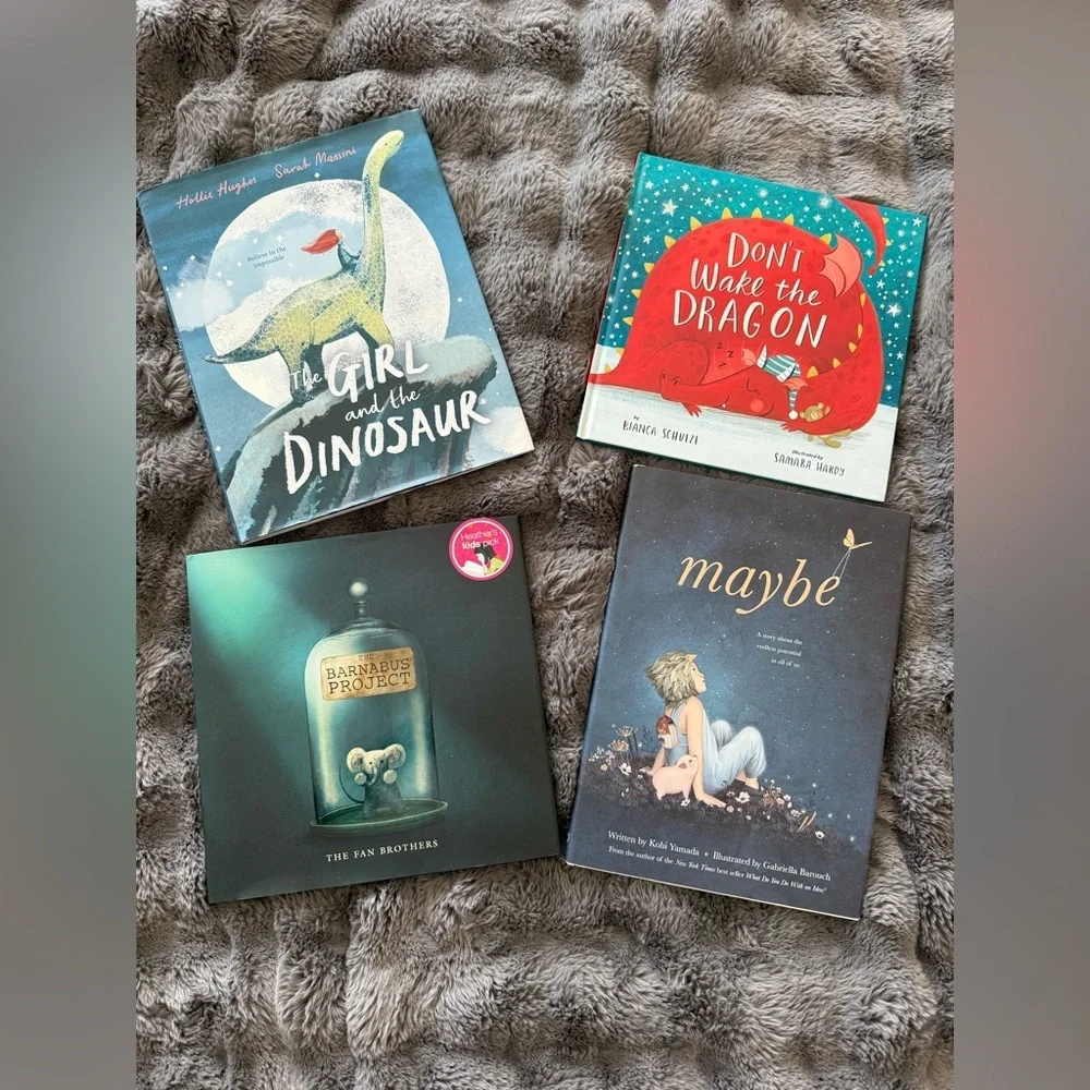 Bundle of 4 amazing books for little kids